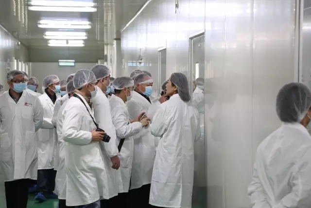 江蘇省中醫藥學會百余位專家老師參觀訪問李良濟(圖5) 江蘇省中醫藥學會百余位專家老師參觀訪問李良濟(圖5)
